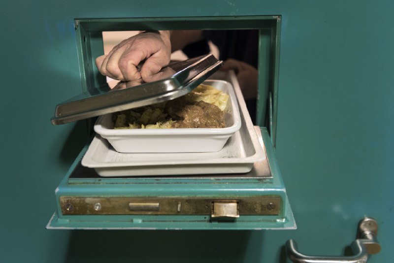 Hundreds volunteer as test inmates at new Zurich prison